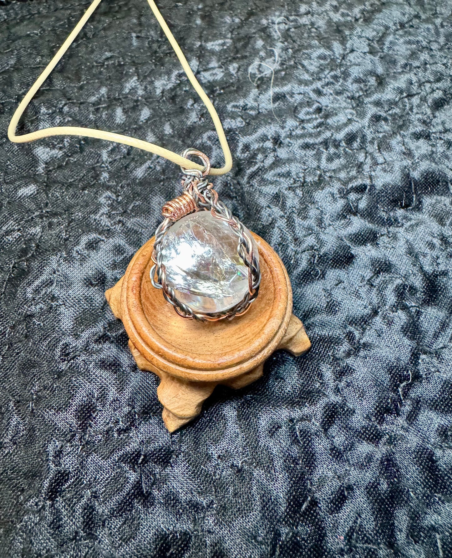 Wire Pendant Clear quarts Rainbow