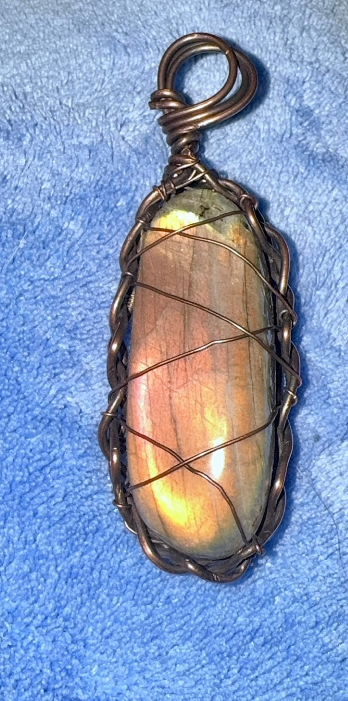 Wire Labradorite Pendant