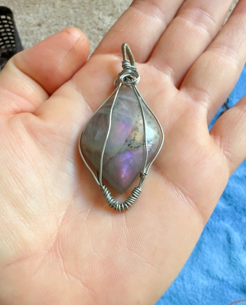 Wire Labadorite Pendant