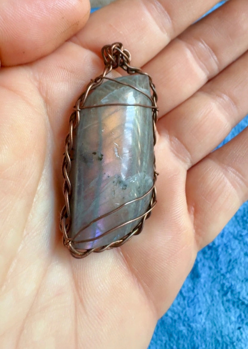 Wire Labadorite Pendant