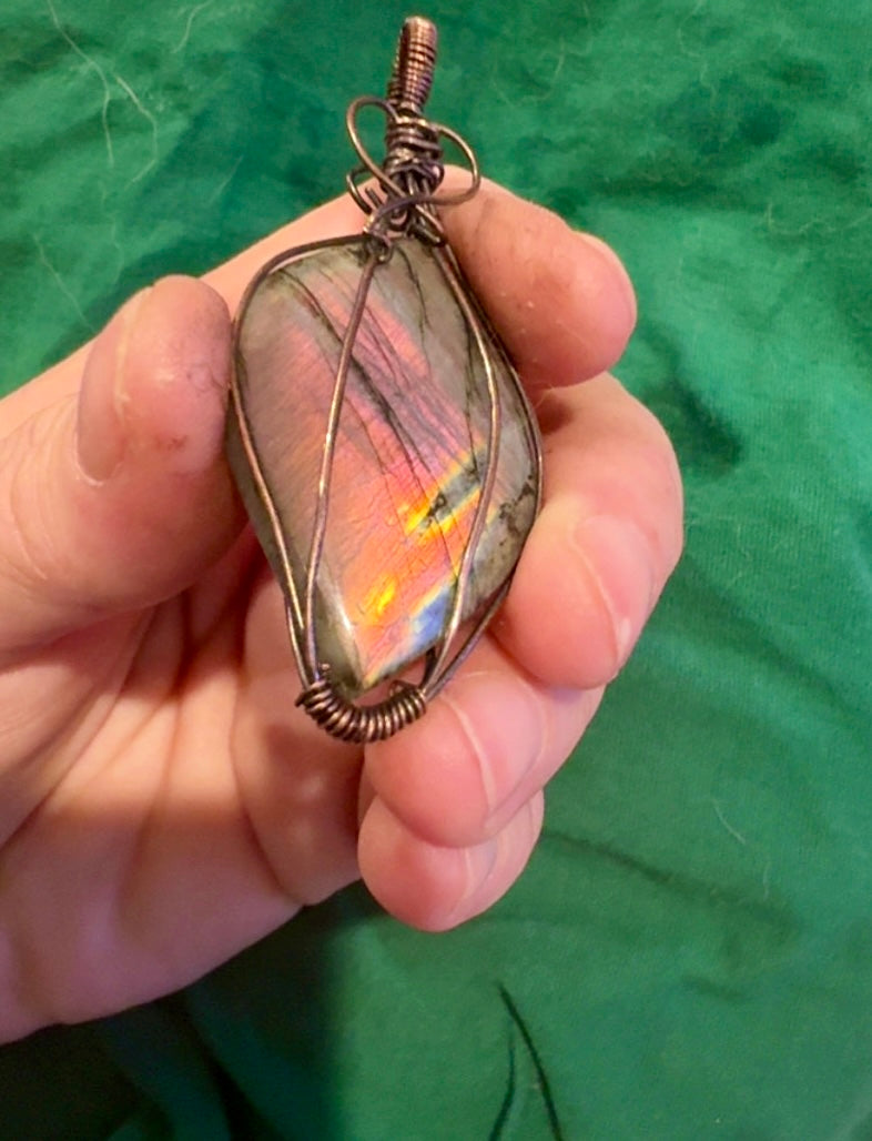 Wire Labradorite Pendant