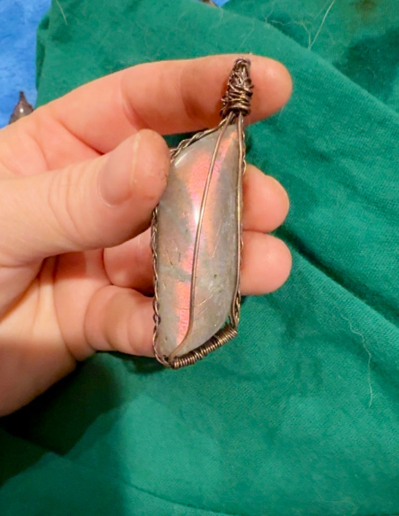 Wire Labradorite Pendant
