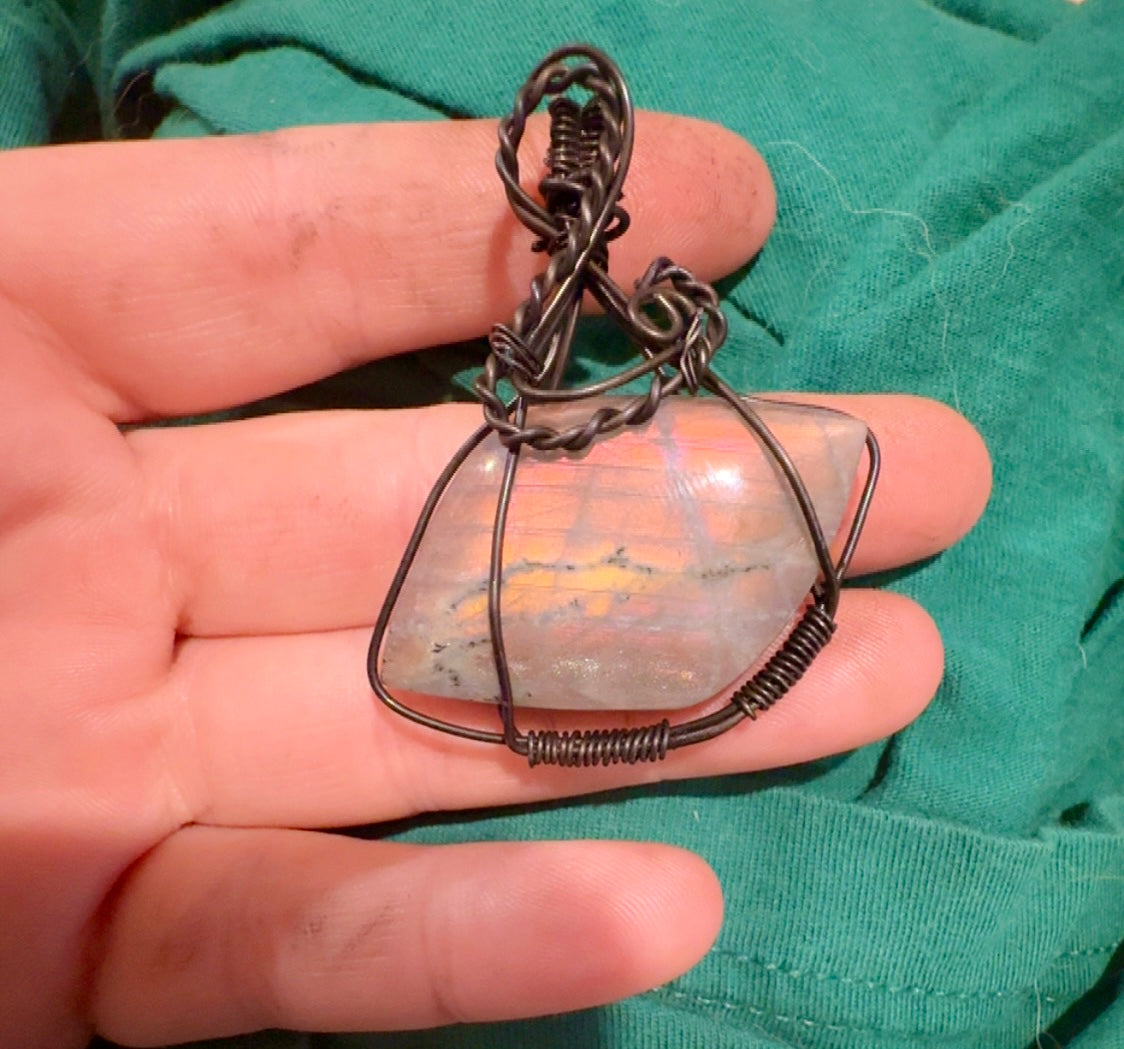 Wire Labradorite Pendant