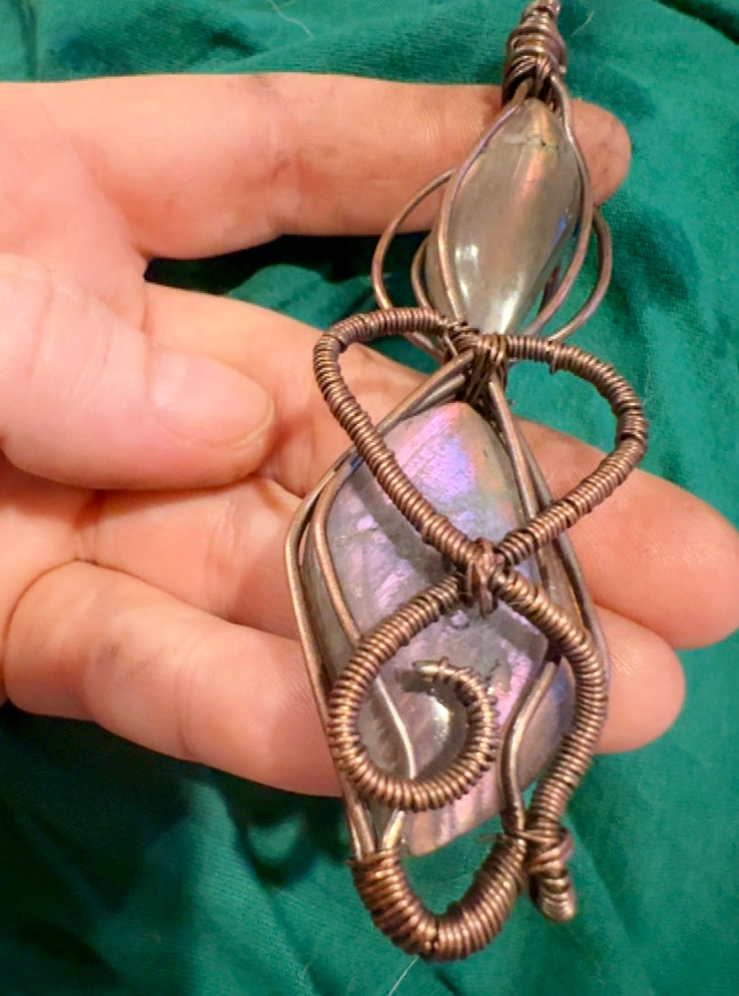 Wire Labradorite Pendant