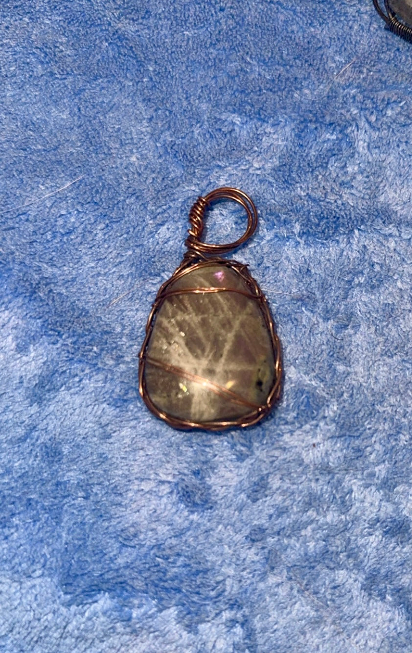 Wire Labadorite Pendant