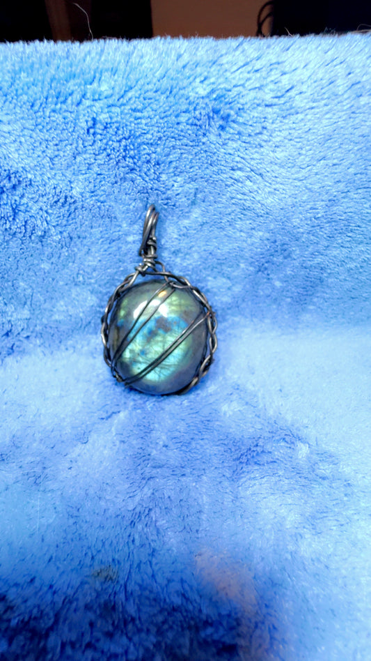 Wire Labradorite Pendant