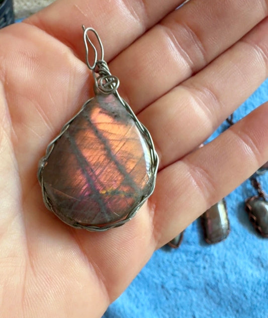Wire Labadorite Pendant