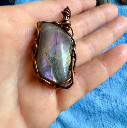 Wire Labadorite Pendant