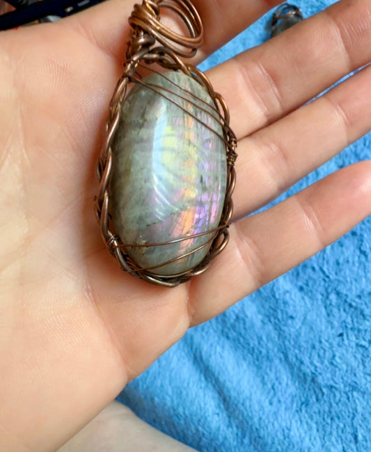 Wire Labadorite Pendant