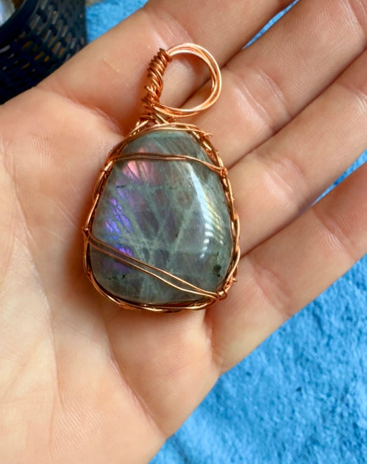 Wire Labadorite Pendant