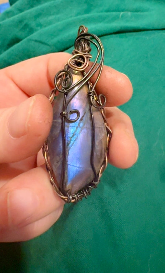 Wire Labradorite Pendant